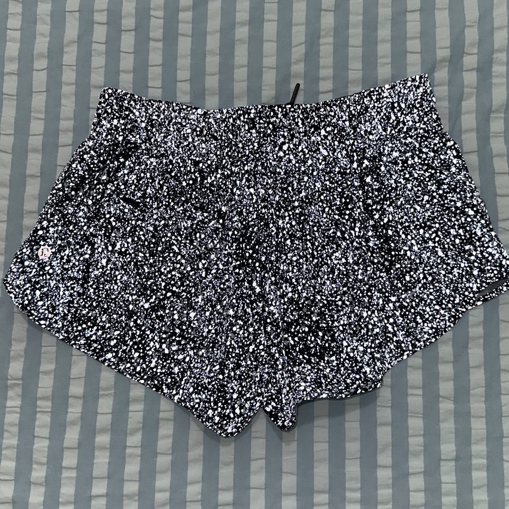 Lululemon Hotty Hot Short Splatter Reflective size 8 - Picture 3 of 6